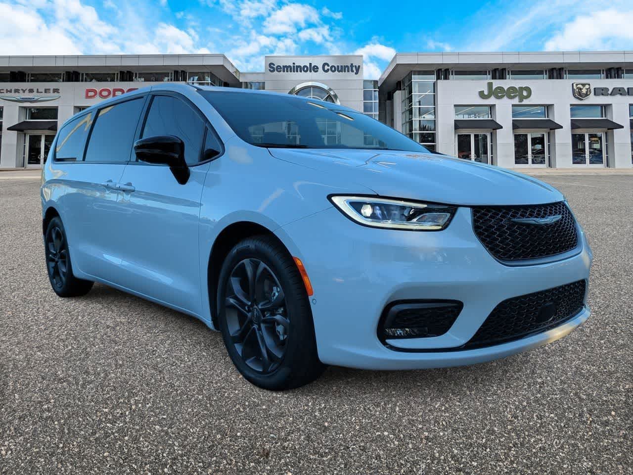 Thumbnail: 2026 Chrysler Pacifica - 2