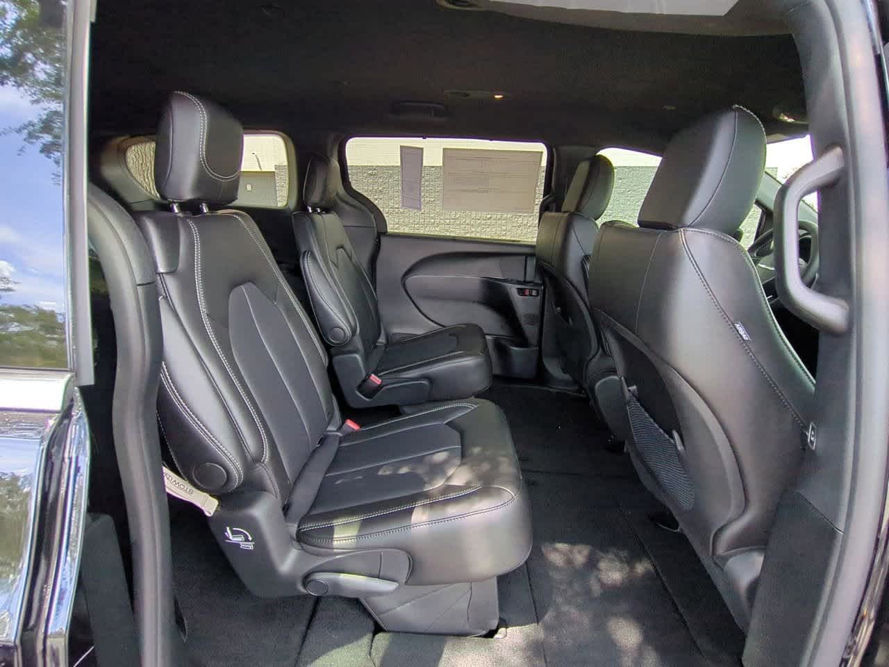 Thumbnail: 2026 Chrysler Voyager - 20