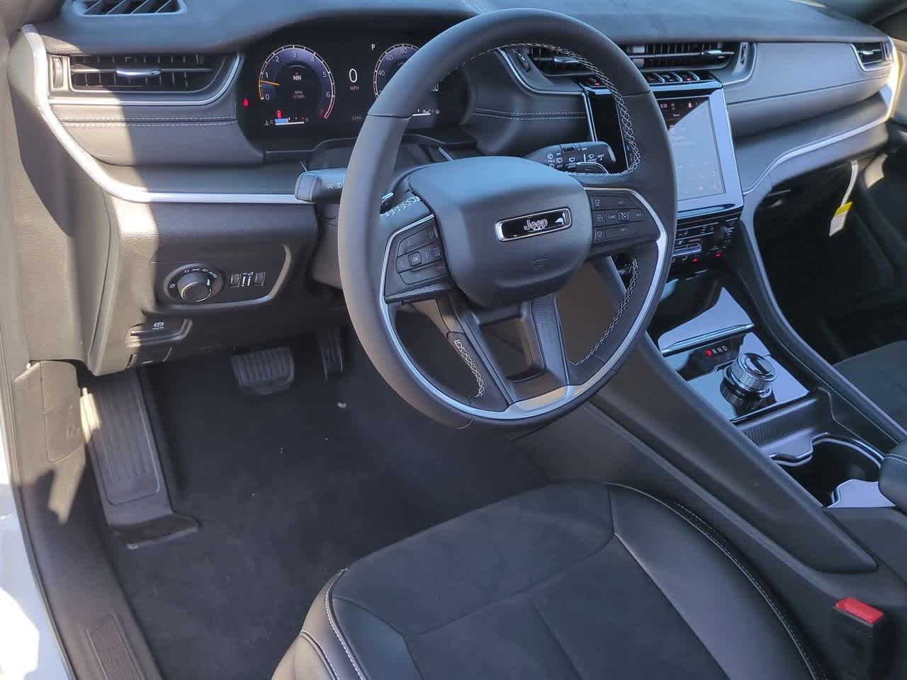 Thumbnail: 2025 Jeep Grand Cherokee - 10