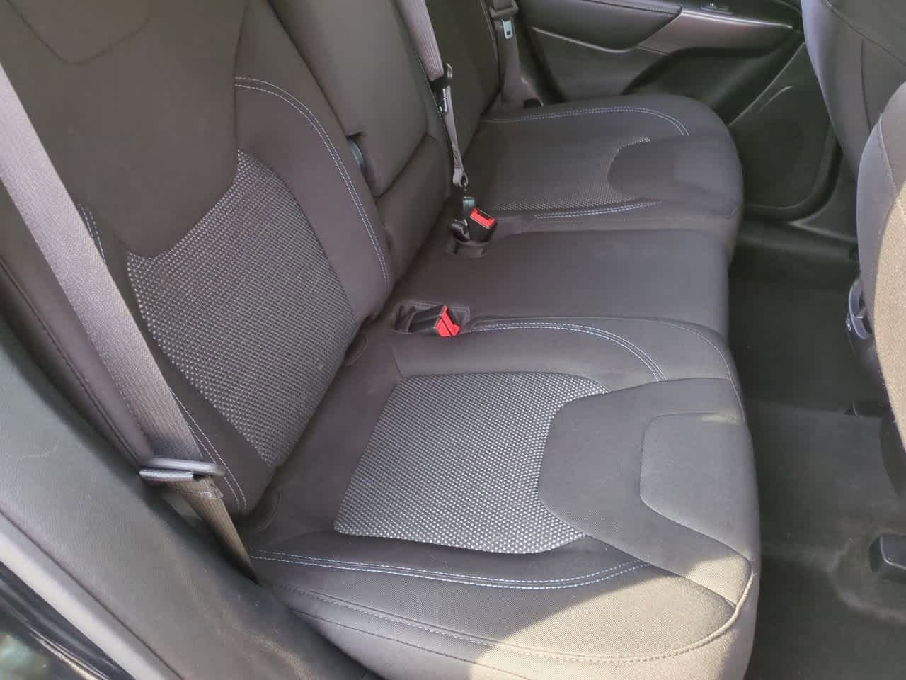 Thumbnail: 2020 Jeep Cherokee - 21