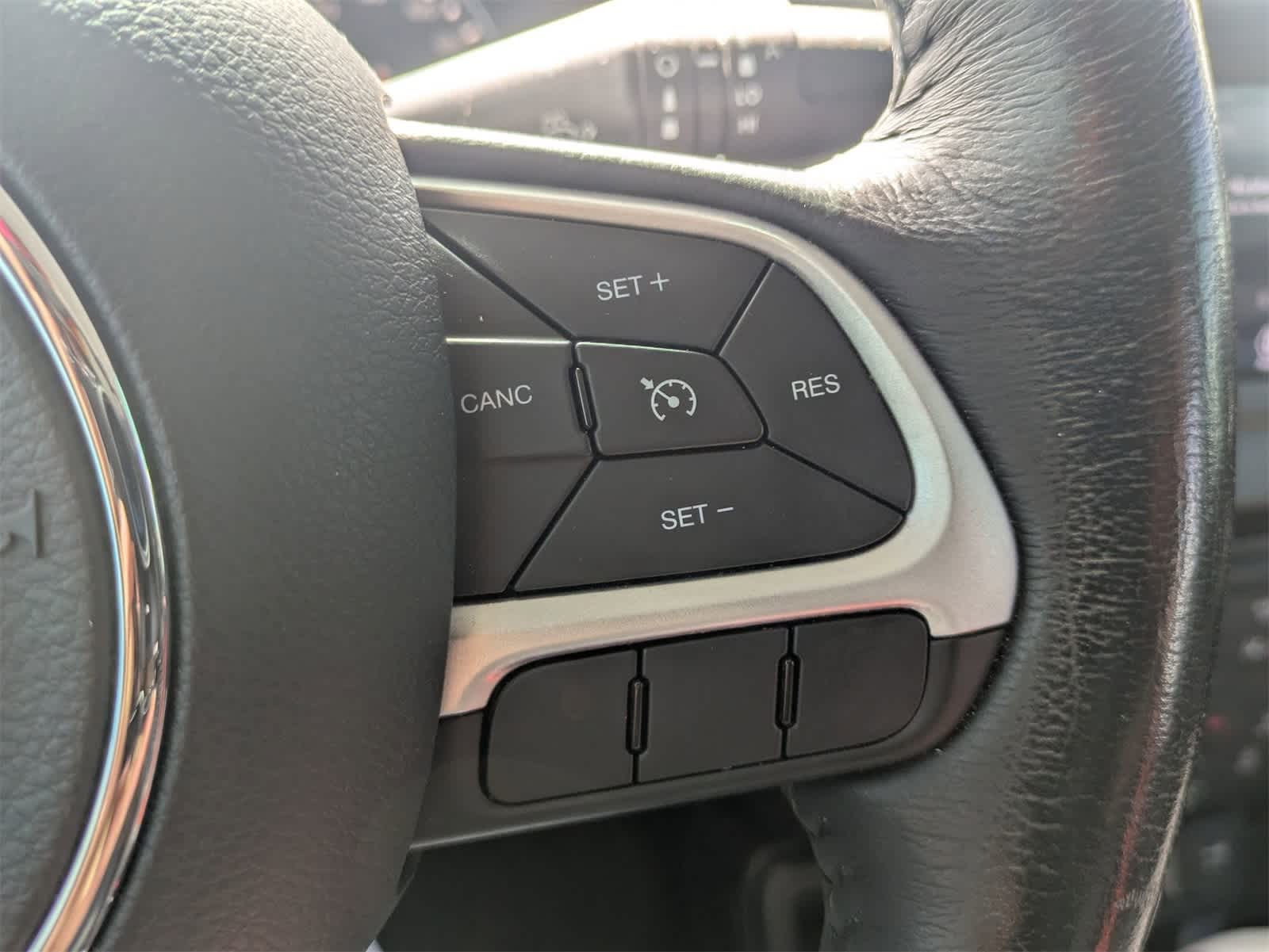 Thumbnail: 2018 Jeep Renegade - 9