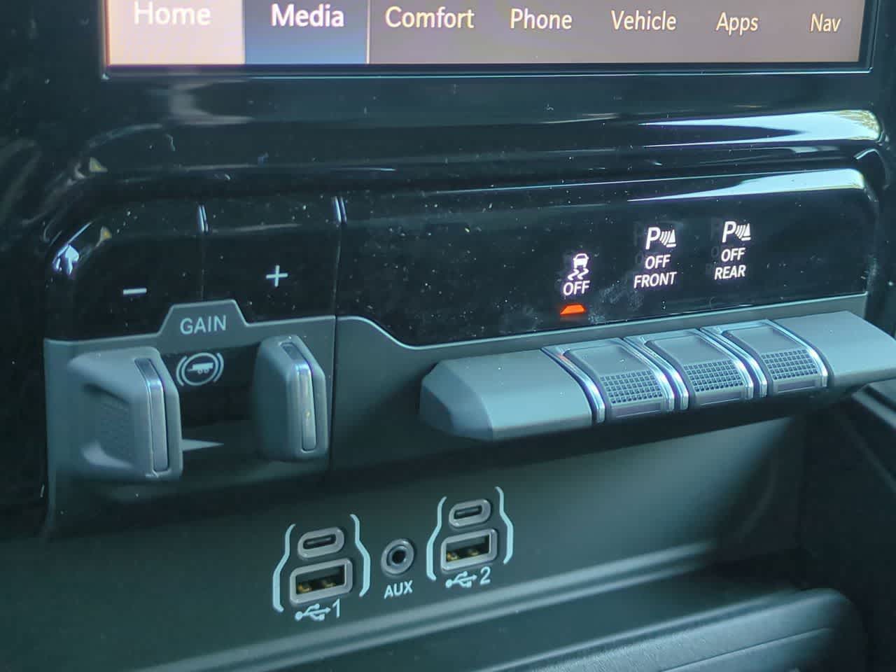 Thumbnail: 2026 RAM 1500 - 18