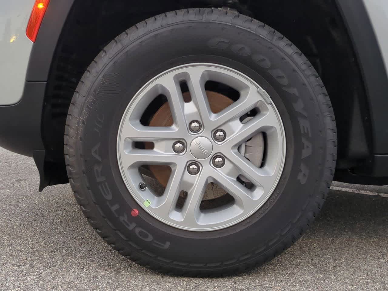 Thumbnail: 2025 Jeep Grand Cherokee - 14