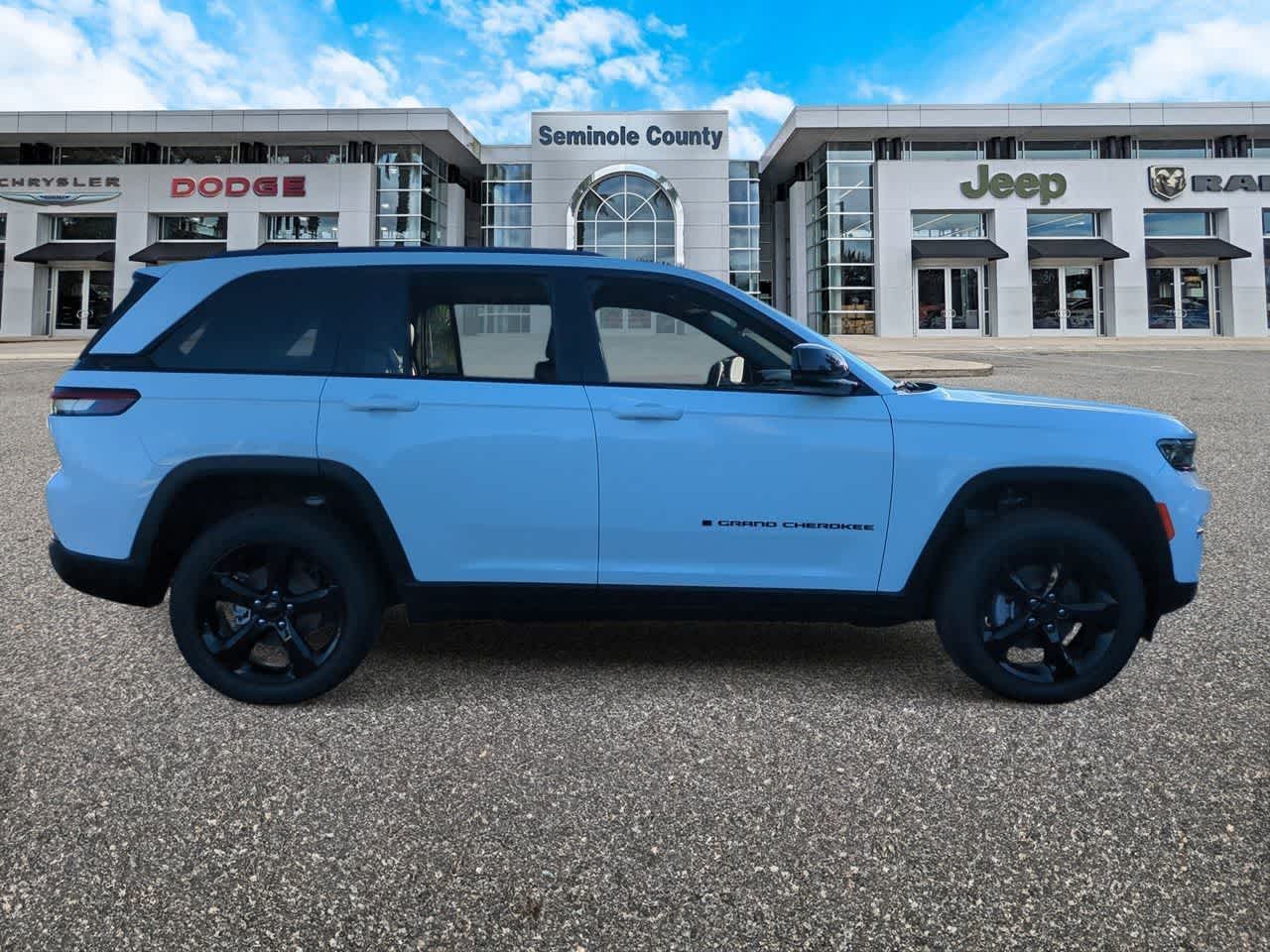 Thumbnail: 2025 Jeep Grand Cherokee - 9