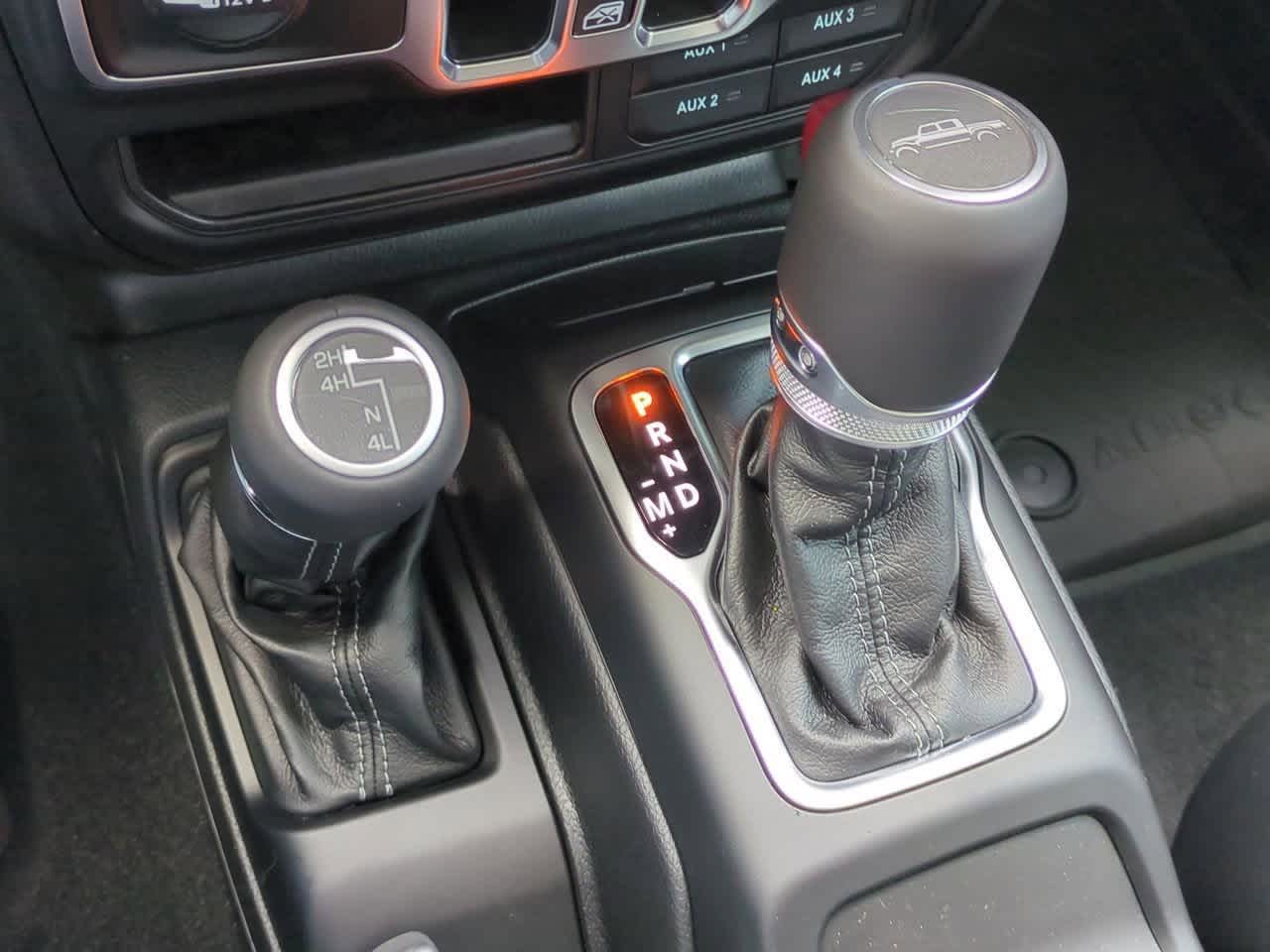 Thumbnail: 2025 Jeep Gladiator - 32