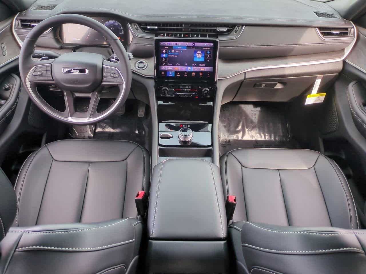 Thumbnail: 2025 Jeep Grand Cherokee L - 16