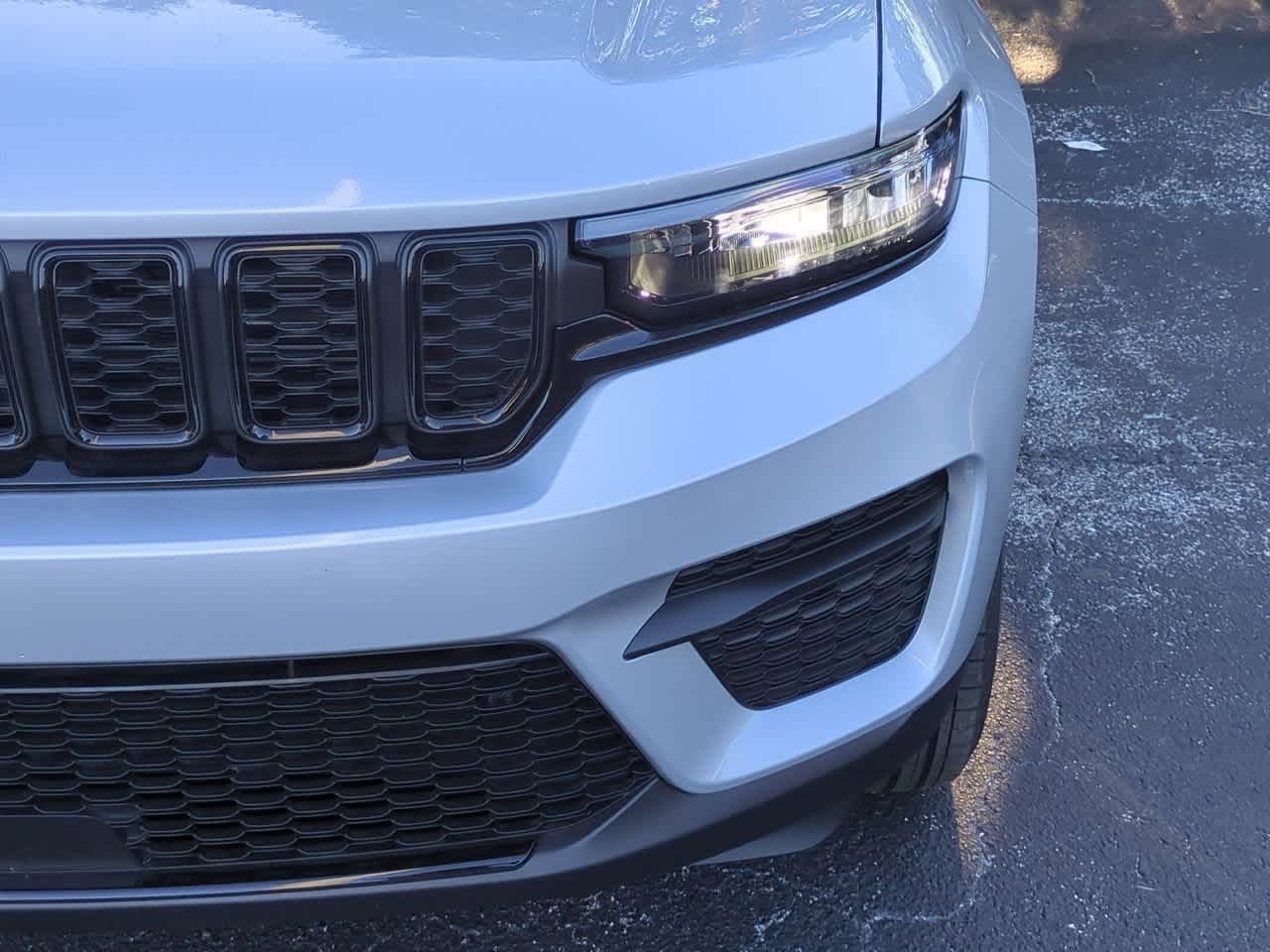 Thumbnail: 2025 Jeep Grand Cherokee - 11