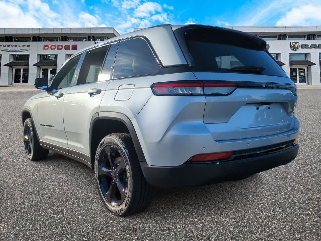 Thumbnail: 2025 Jeep Grand Cherokee - 6