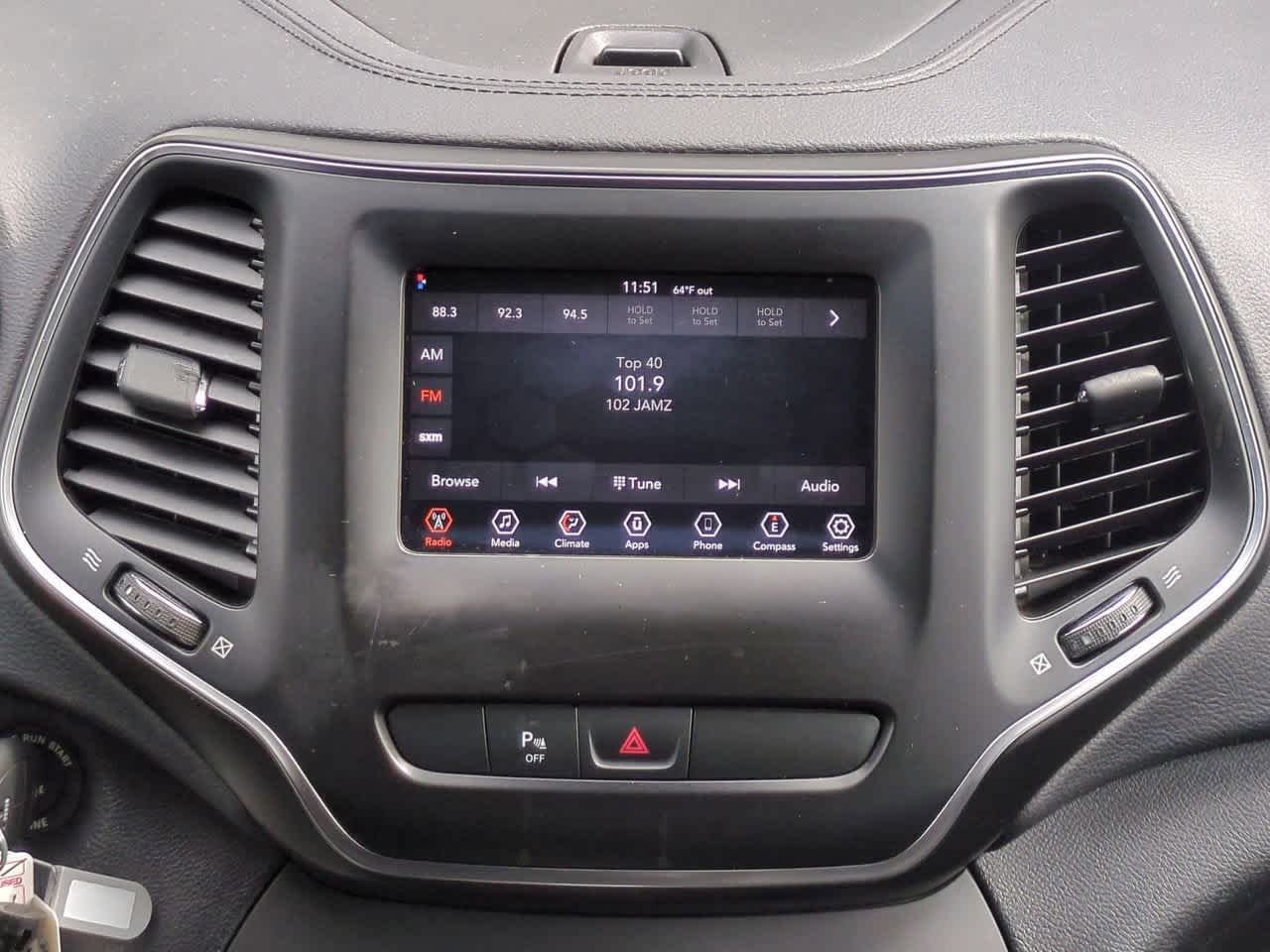 Thumbnail: 2020 Jeep Cherokee - 28