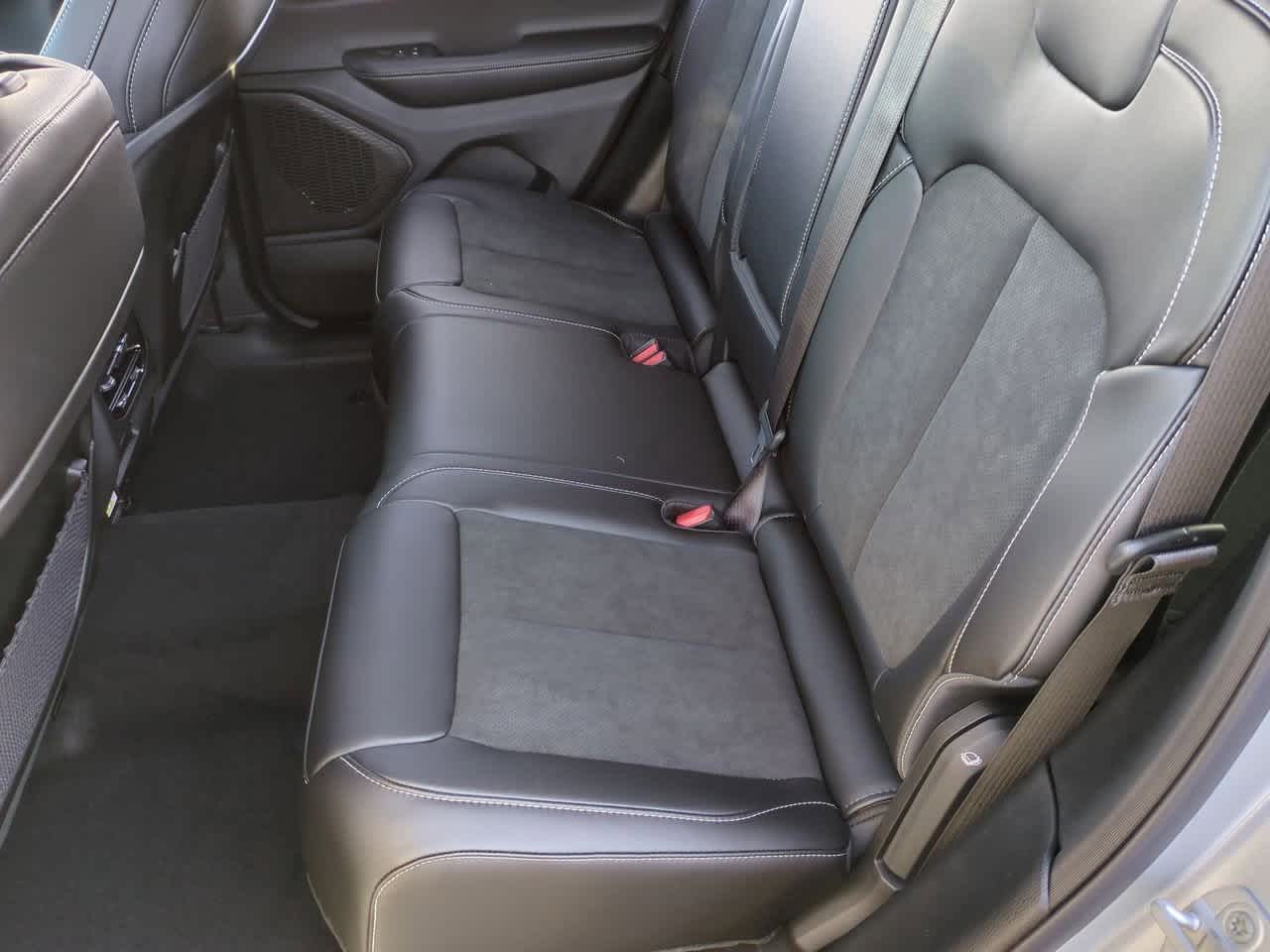 Thumbnail: 2025 Jeep Grand Cherokee - 21