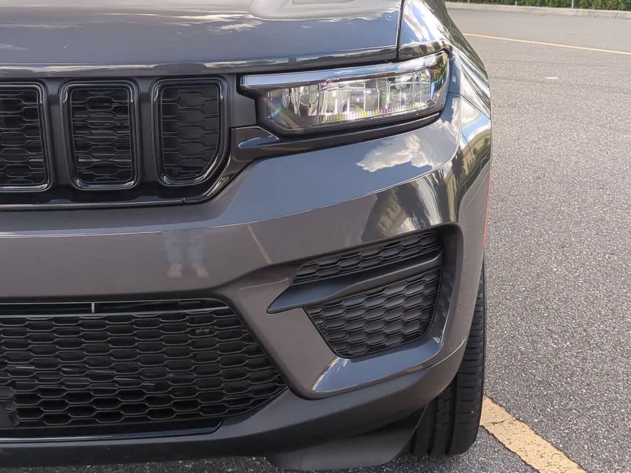 Thumbnail: 2025 Jeep Grand Cherokee - 11