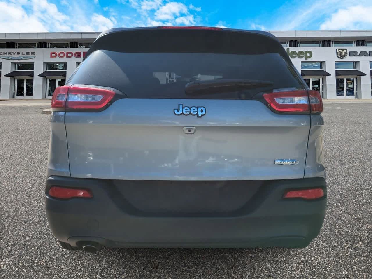 Thumbnail: 2017 Jeep Cherokee - 7