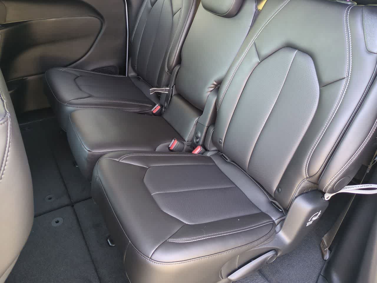 Thumbnail: 2026 Chrysler Pacifica - 20