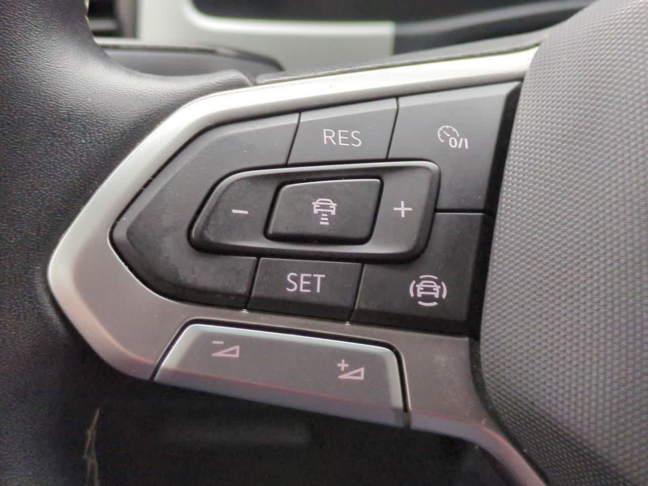 Thumbnail: 2023 Volkswagen Atlas - 24