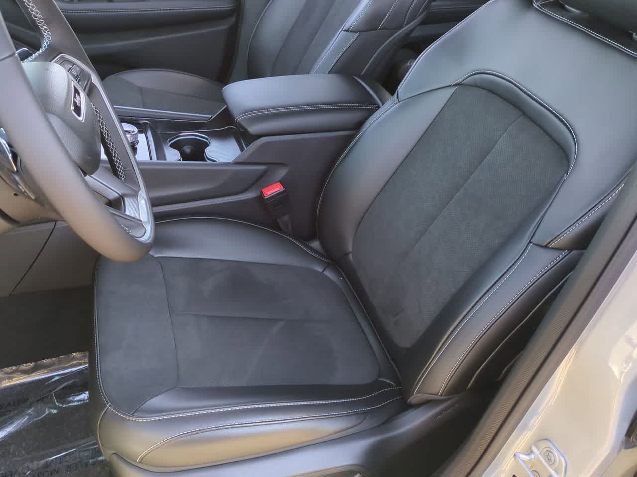 Thumbnail: 2025 Jeep Grand Cherokee L - 16