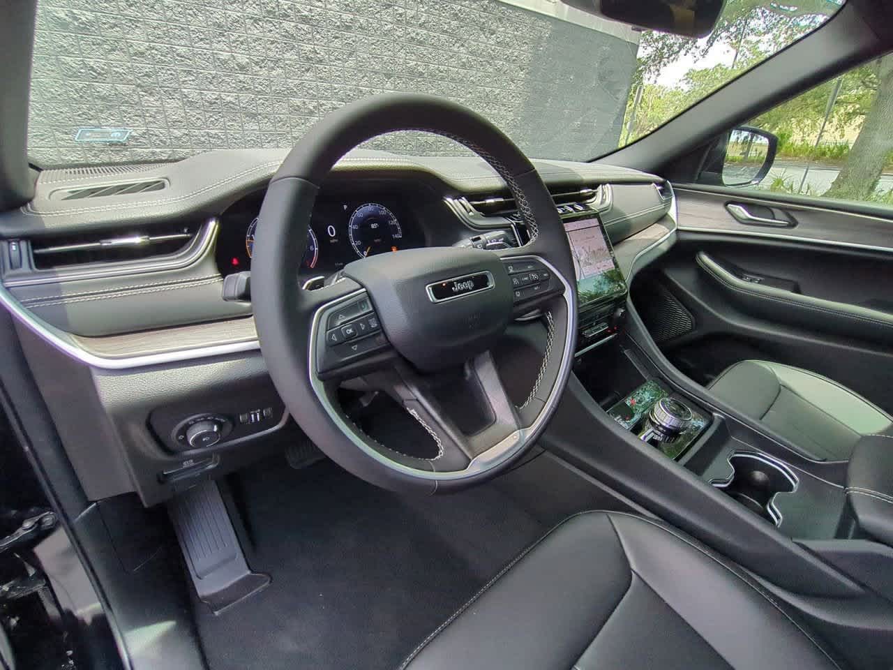 Thumbnail: 2025 Jeep Grand Cherokee - 10