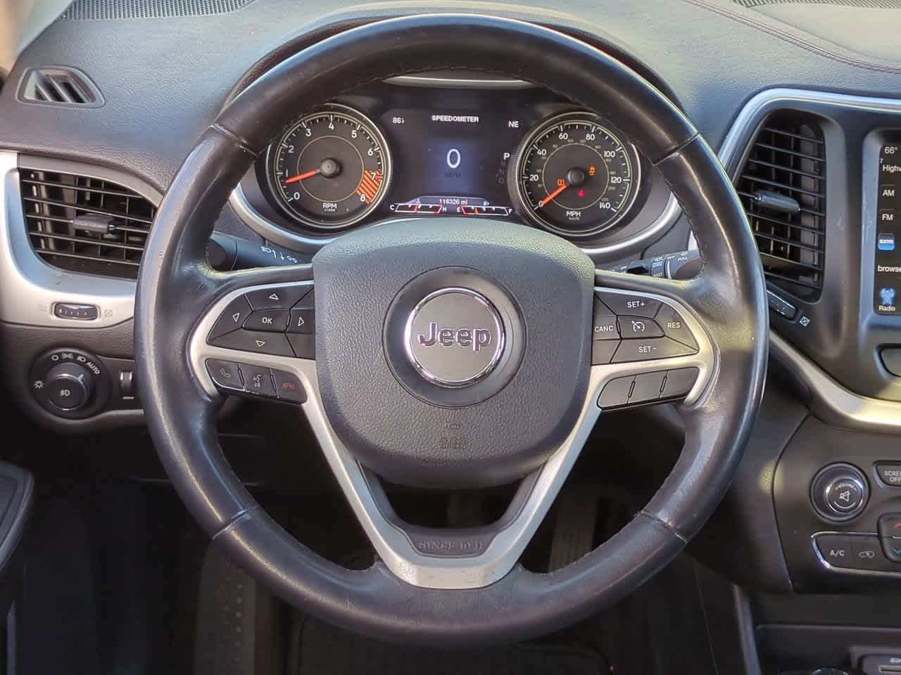 Thumbnail: 2015 Jeep Cherokee - 23