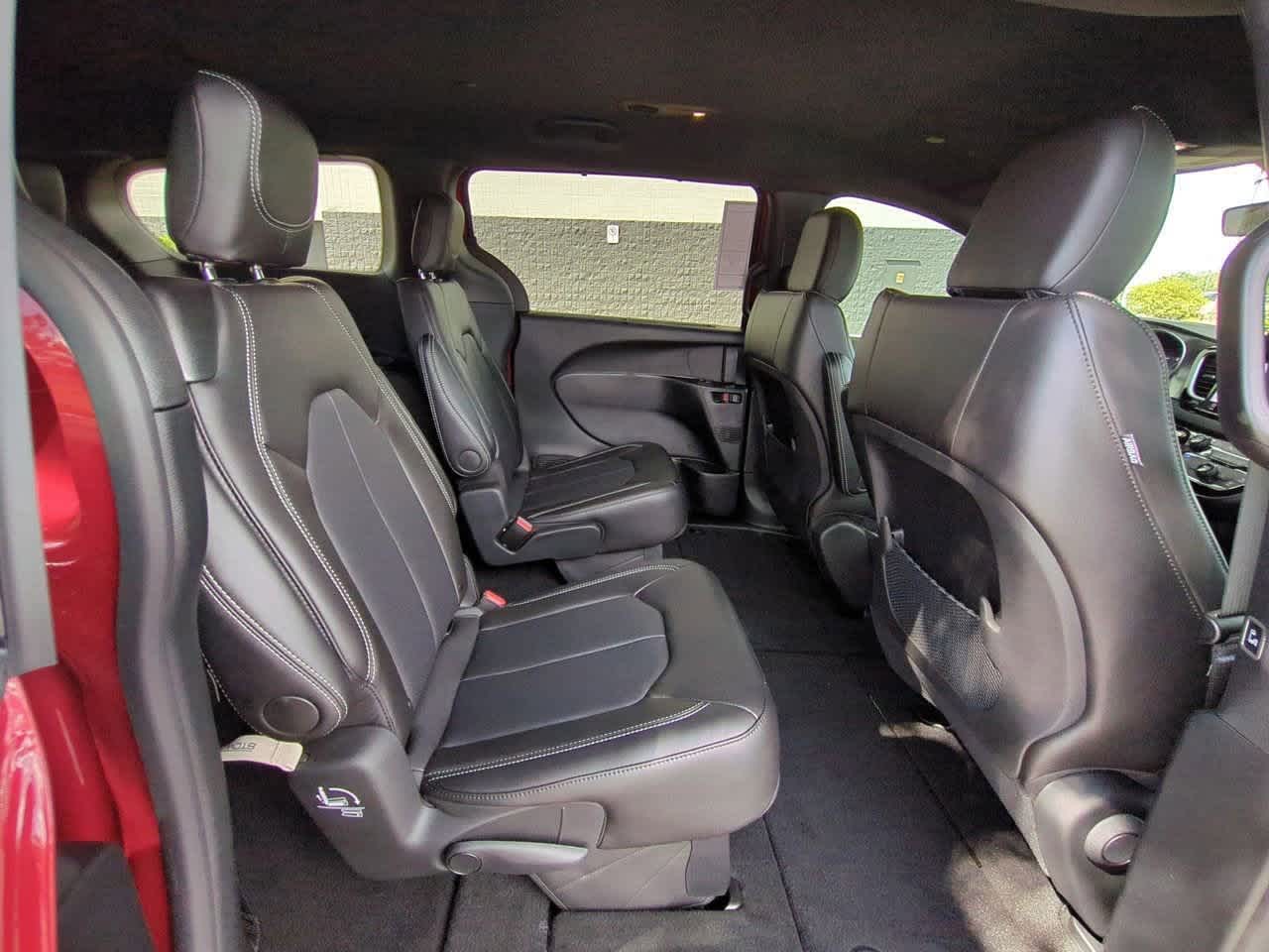 Thumbnail: 2026 Chrysler Voyager - 21