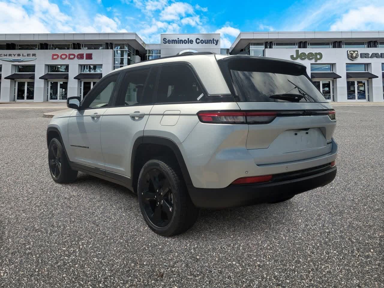 Thumbnail: 2025 Jeep Grand Cherokee - 6