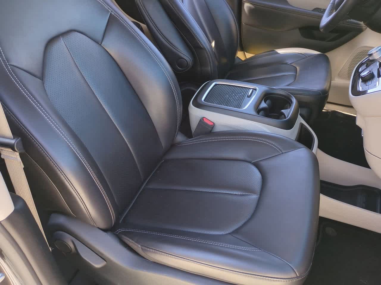 Thumbnail: 2023 Chrysler Pacifica - 21