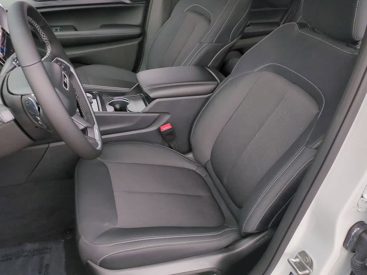 Thumbnail: 2025 Jeep Grand Cherokee - 17