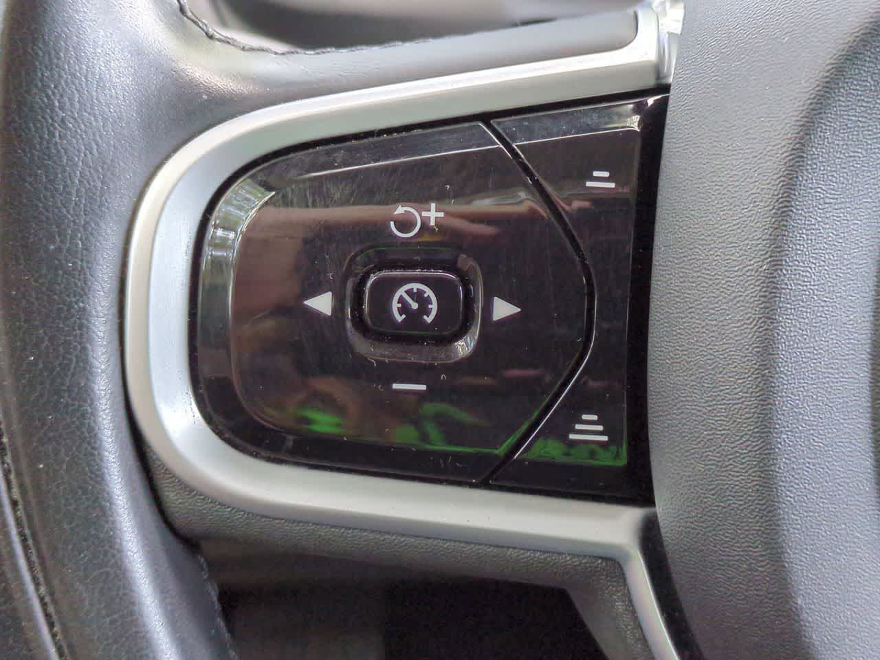 Thumbnail: 2022 Volvo XC90 - 25