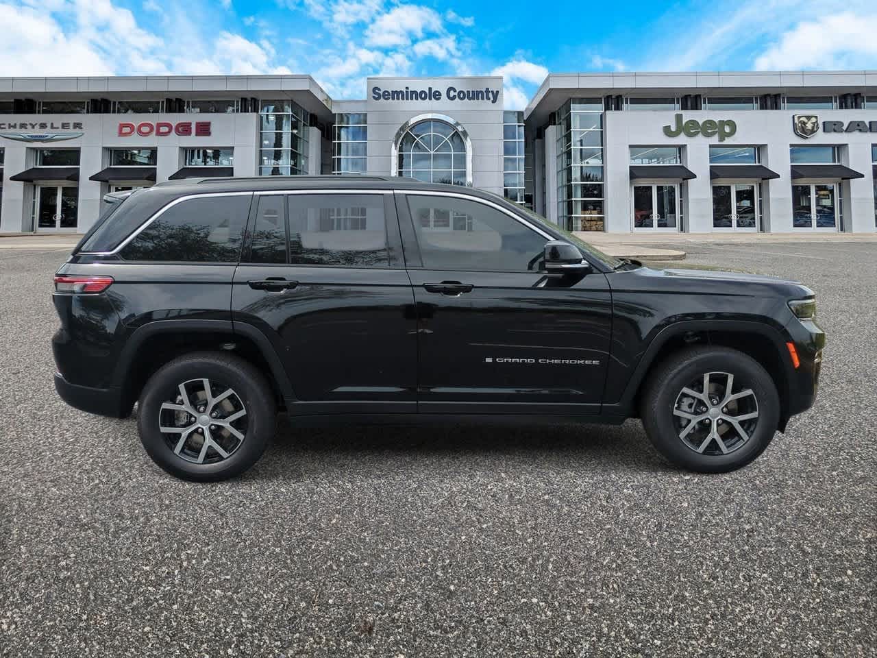 2025 Jeep Grand Cherokee Limited Edition 8