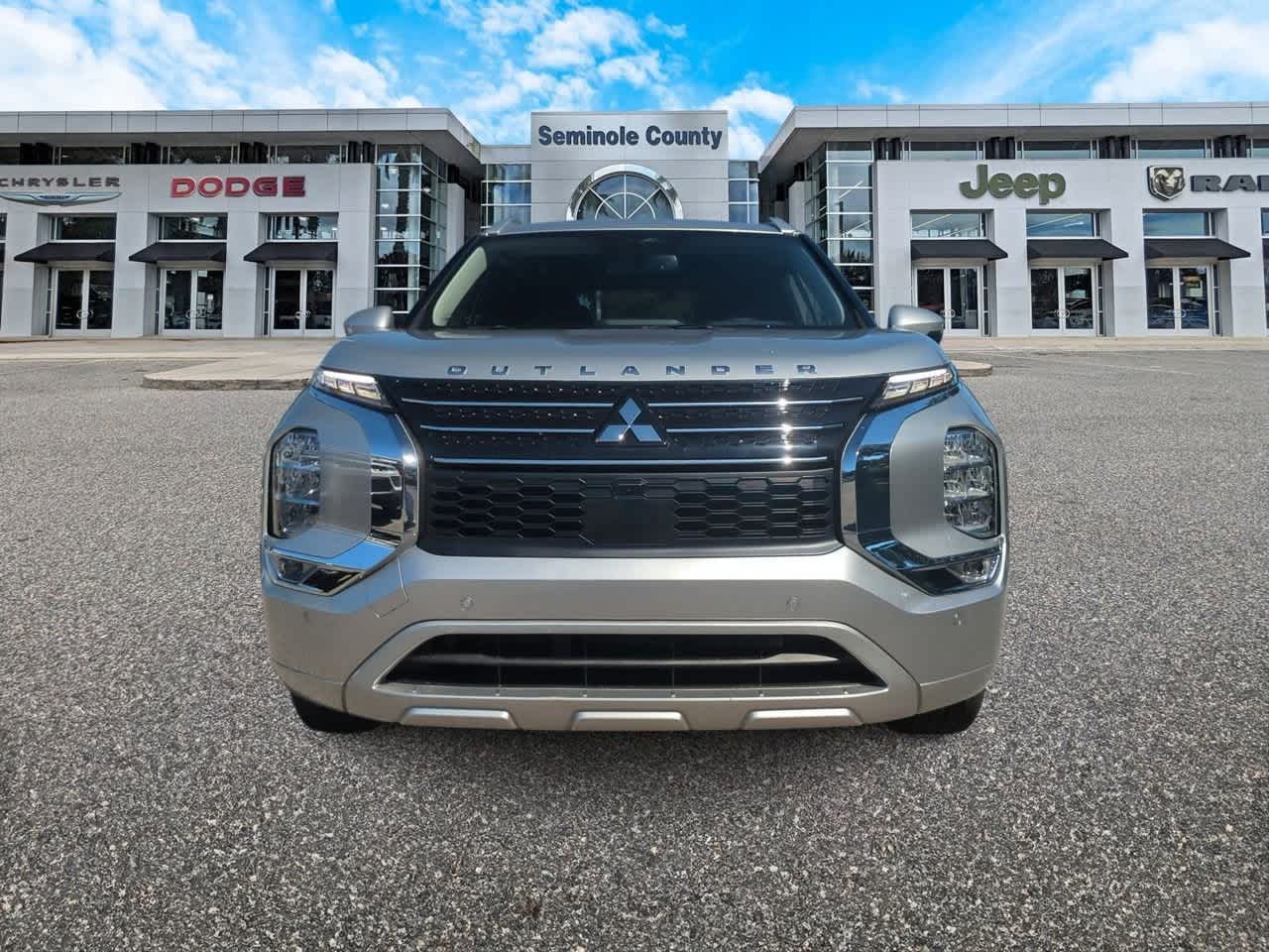 Thumbnail: 2024 Mitsubishi Outlander - 3