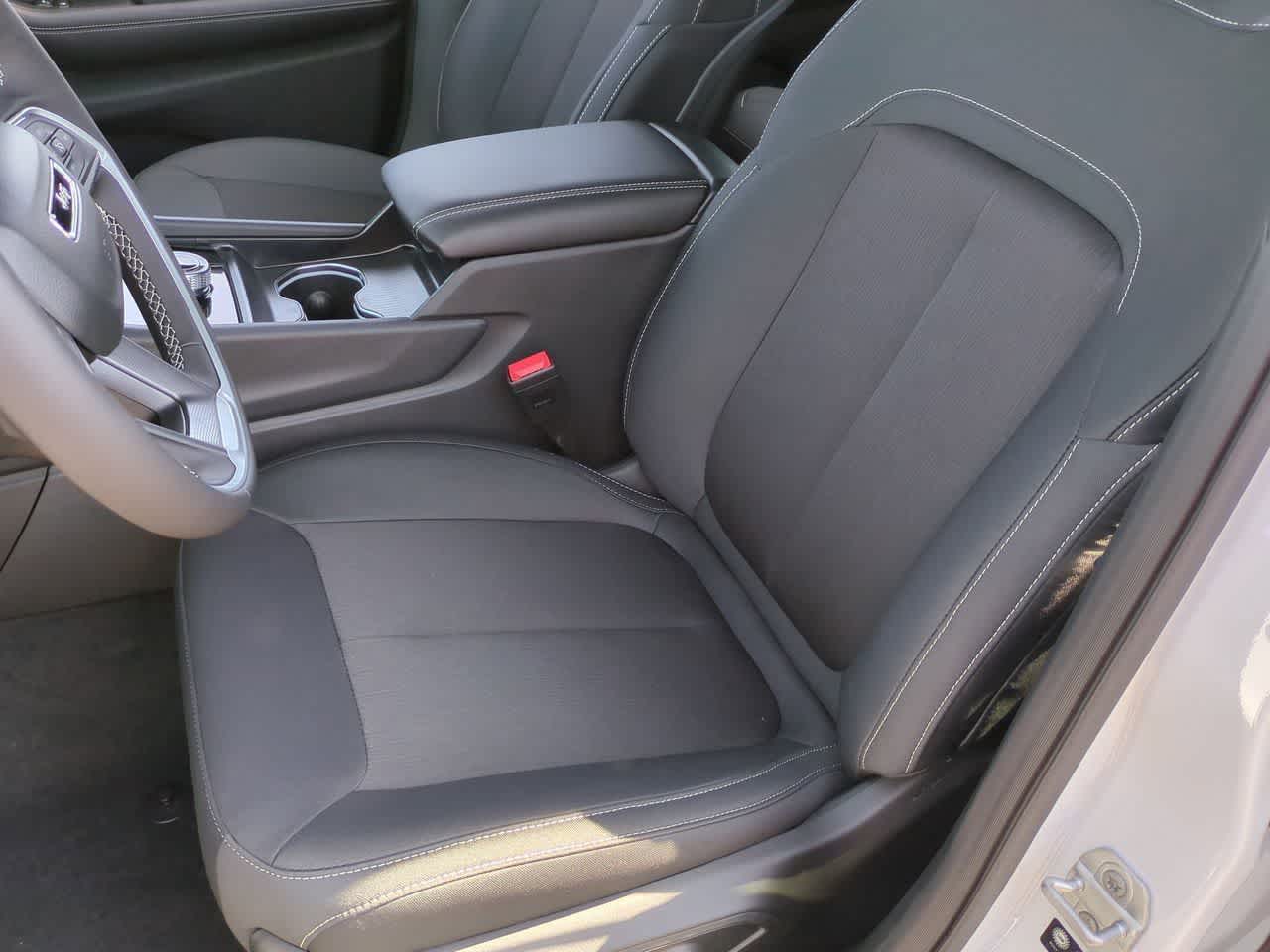 Thumbnail: 2025 Jeep Grand Cherokee - 17