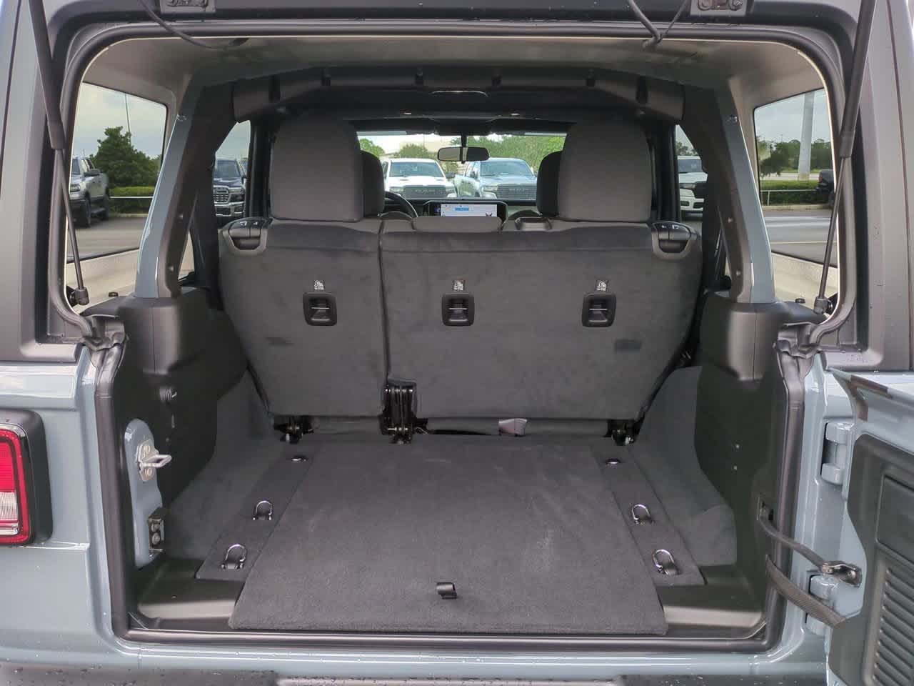 Thumbnail: 2025 Jeep Wrangler - 34