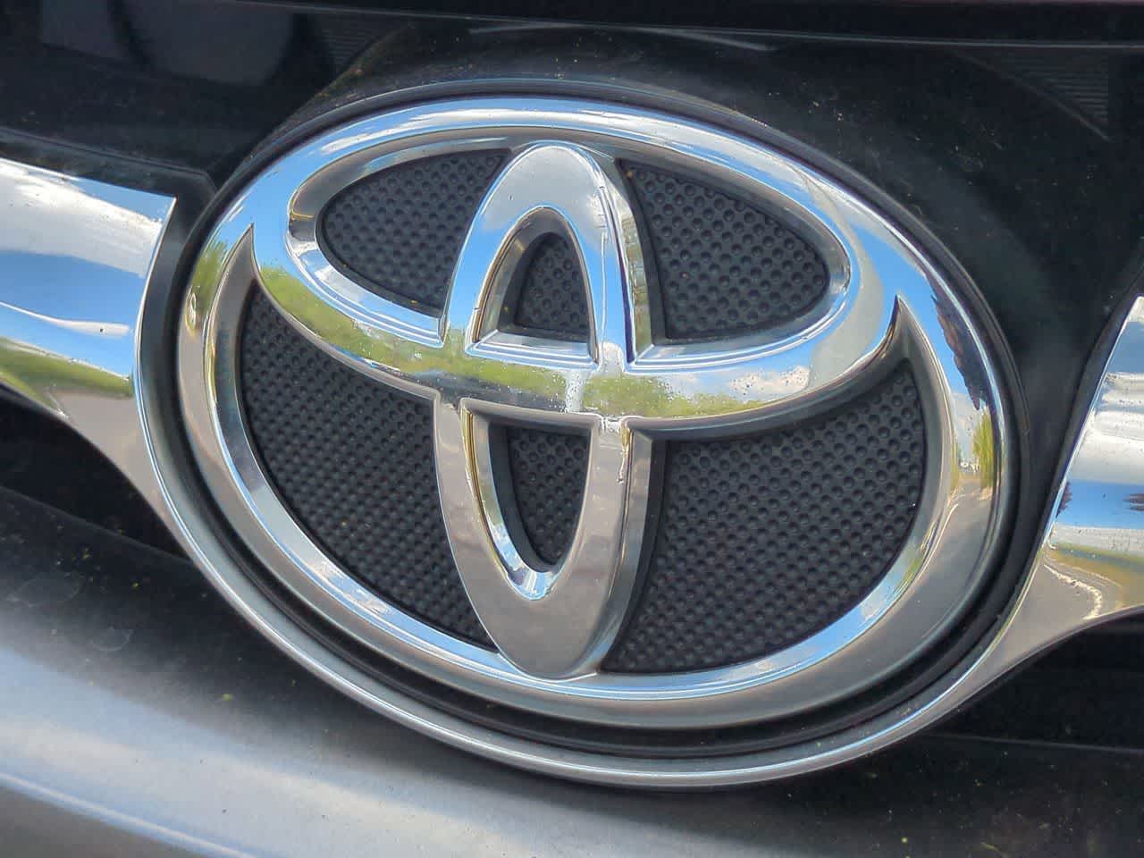 Thumbnail: 2017 Toyota Camry - 12