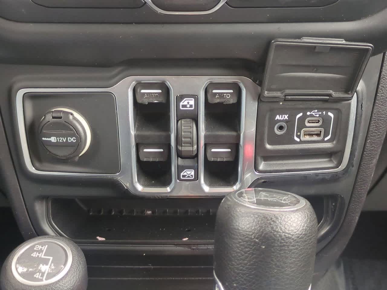 Thumbnail: 2018 Jeep Wrangler - 31