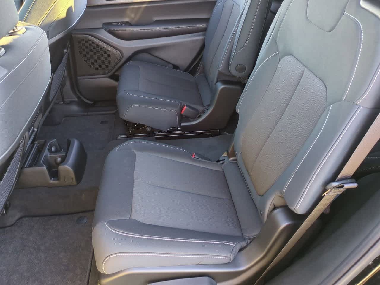 Thumbnail: 2025 Jeep Grand Cherokee L - 21