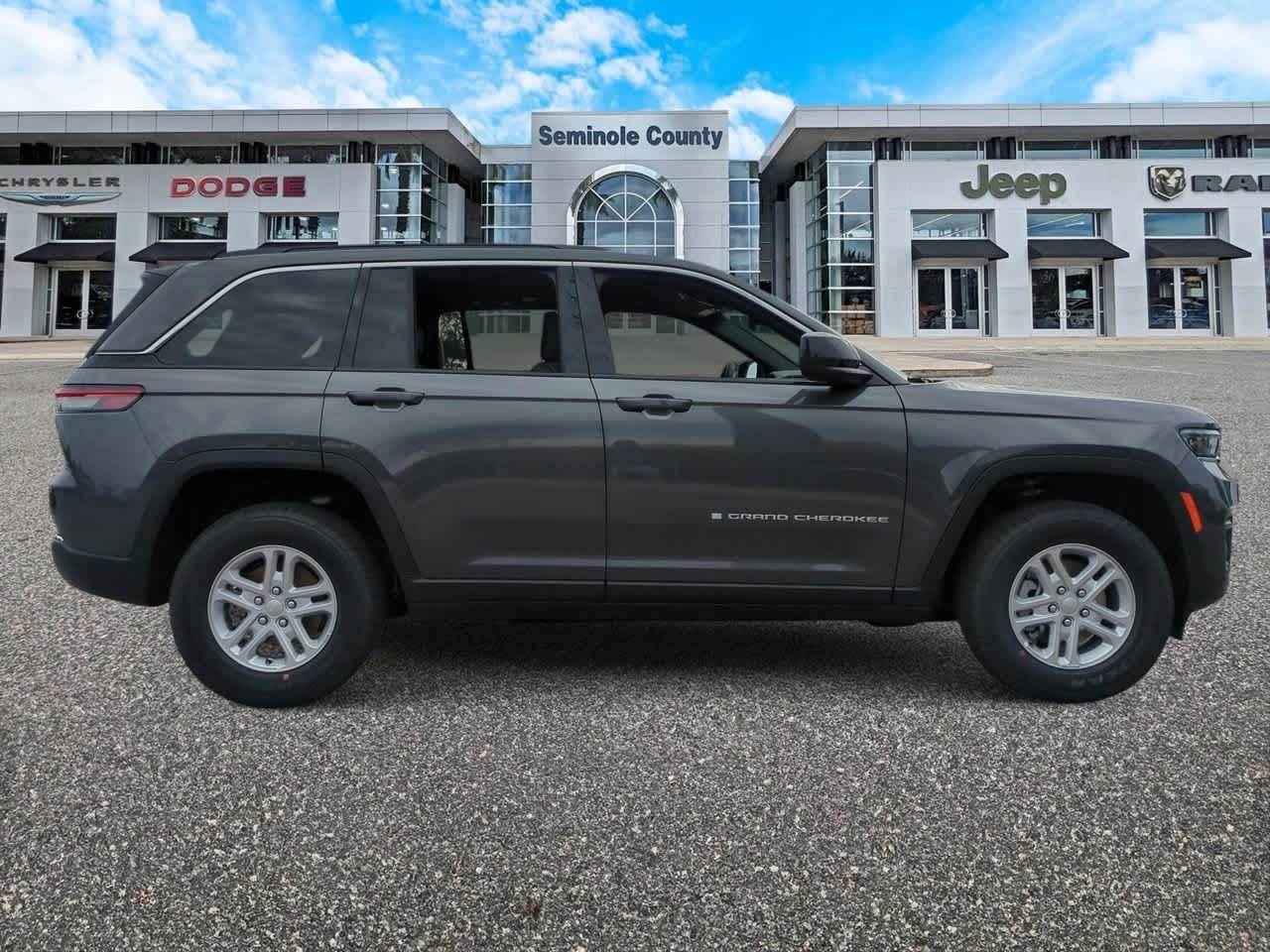 Thumbnail: 2025 Jeep Grand Cherokee - 9