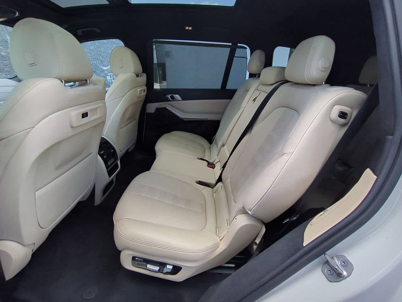 2022 BMW X7 xDrive40i 21
