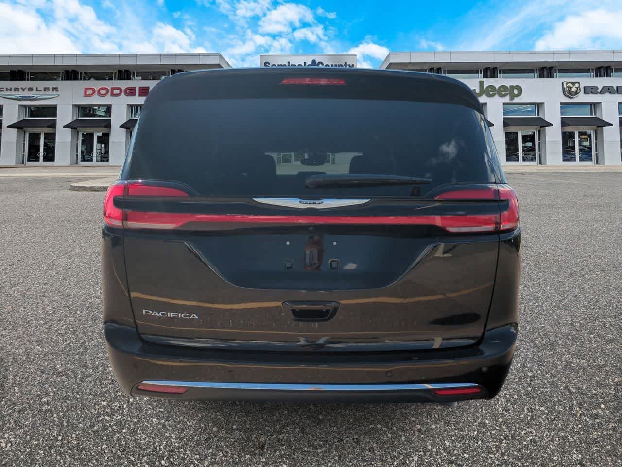 Thumbnail: 2026 Chrysler Pacifica - 7
