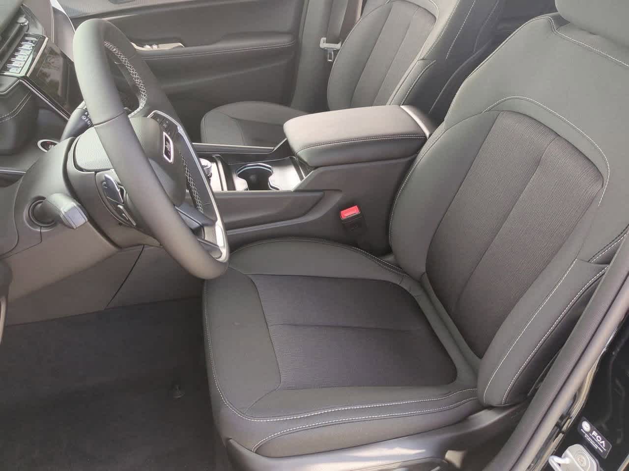 Thumbnail: 2025 Jeep Grand Cherokee - 17