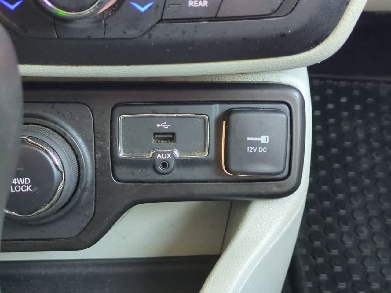 Thumbnail: 2021 Jeep Renegade - 31