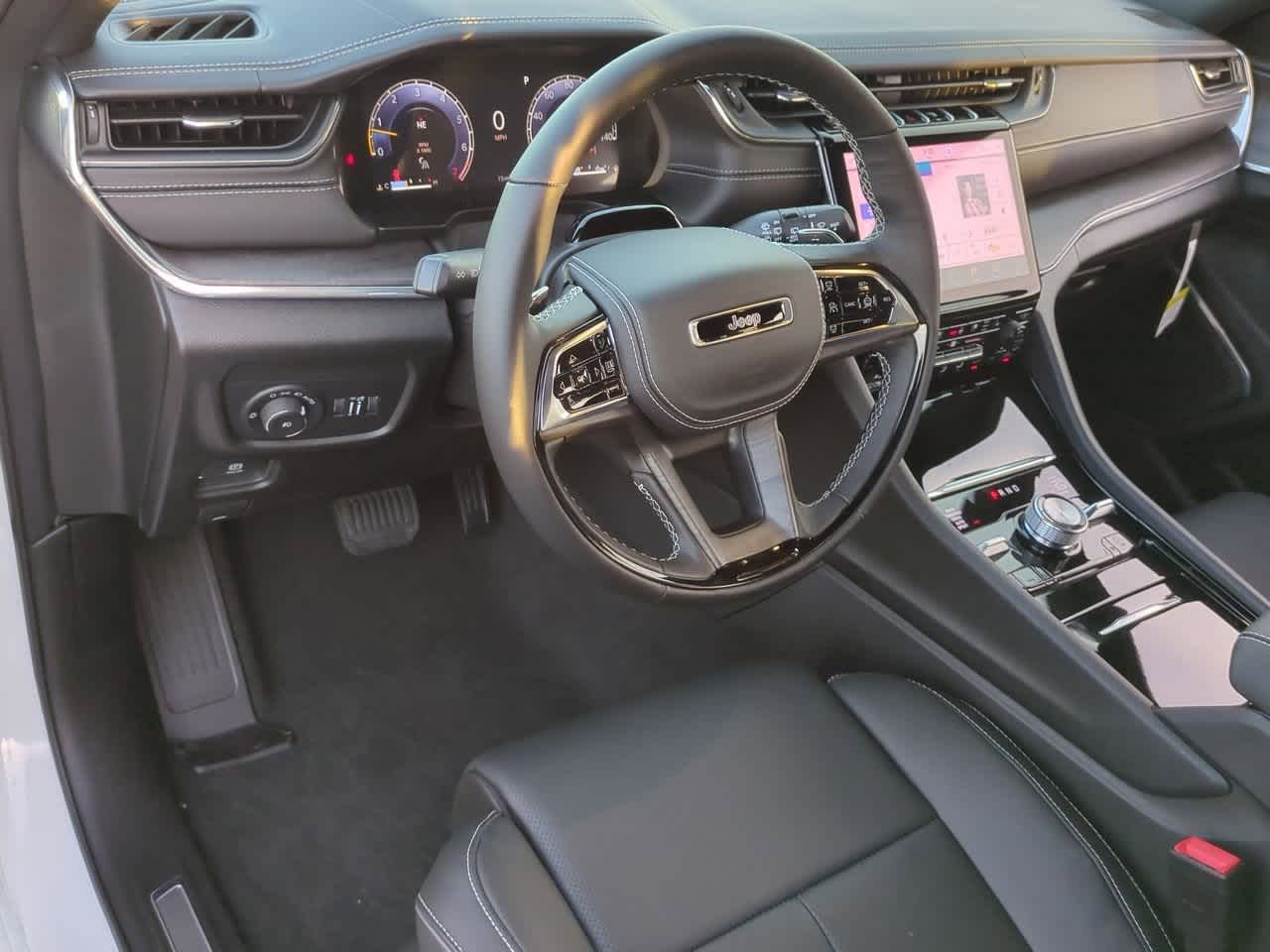 Thumbnail: 2025 Jeep Grand Cherokee - 10