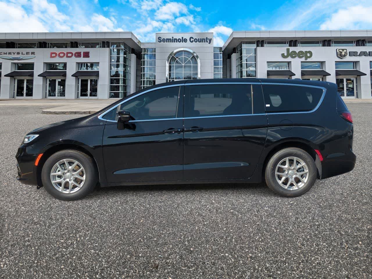 Thumbnail: 2026 Chrysler Pacifica - 5