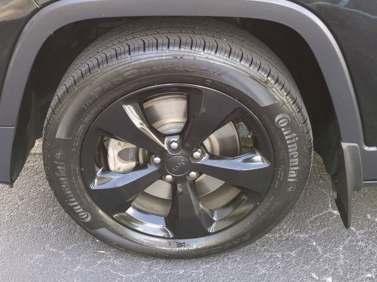 Thumbnail: 2018 Jeep Cherokee - 14