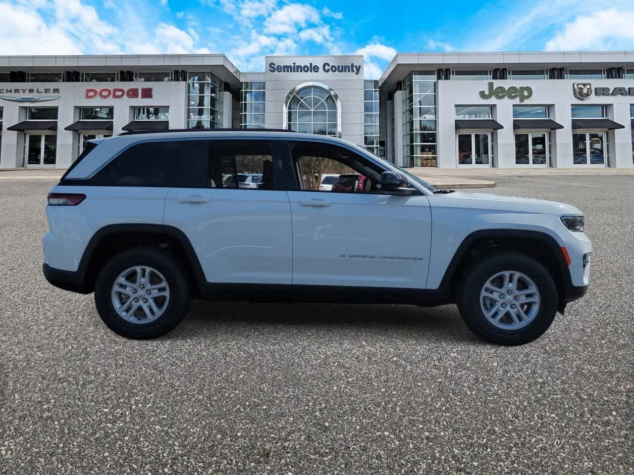 Thumbnail: 2025 Jeep Grand Cherokee - 9