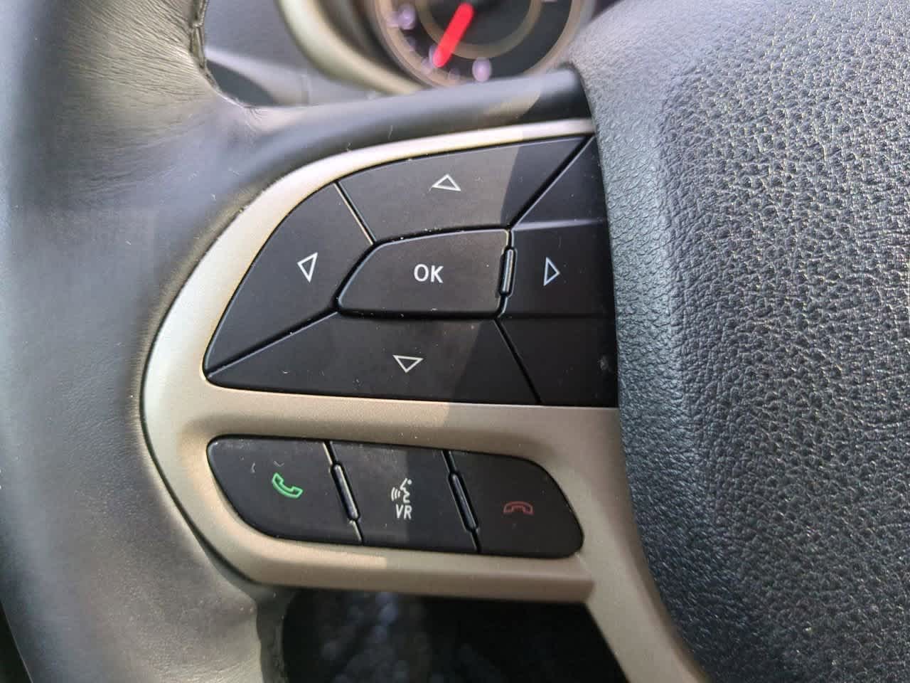 Thumbnail: 2018 Jeep Cherokee - 24
