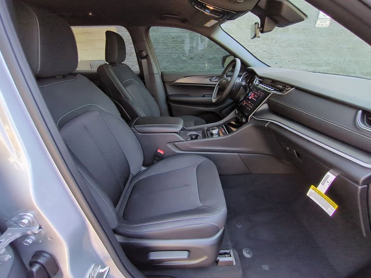 Thumbnail: 2025 Jeep Grand Cherokee L - 22