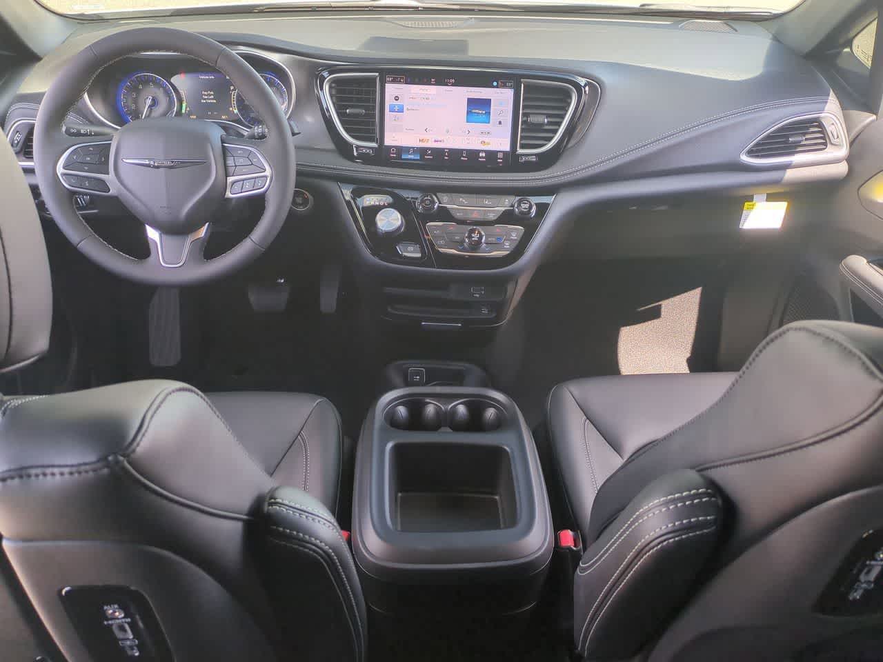 Thumbnail: 2026 Chrysler Pacifica - 16