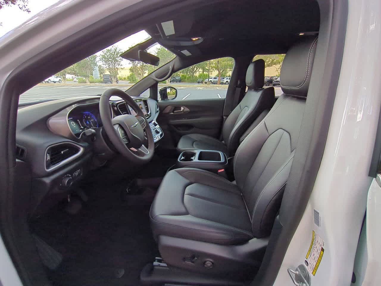 Thumbnail: 2026 Chrysler Voyager - 17