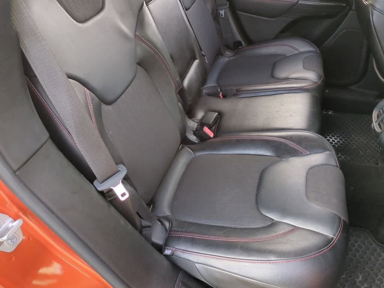 Thumbnail: 2015 Jeep Cherokee - 21