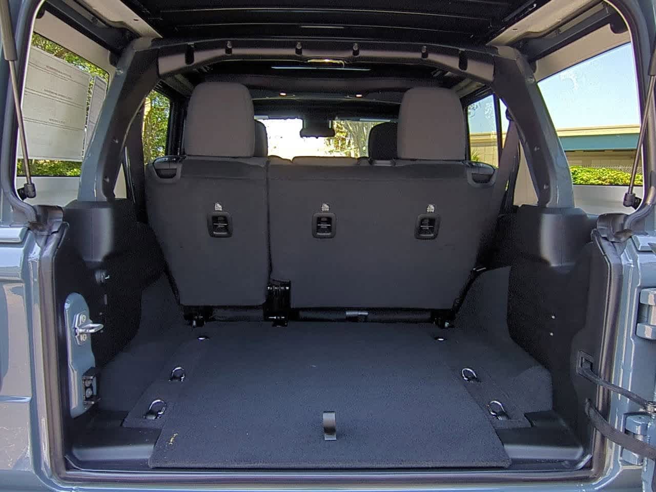 Thumbnail: 2025 Jeep Wrangler - 34