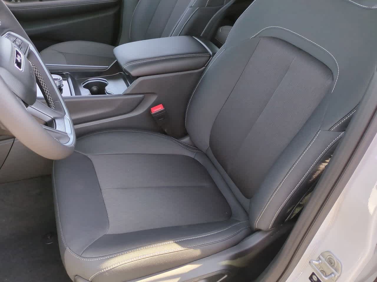 Thumbnail: 2025 Jeep Grand Cherokee - 17