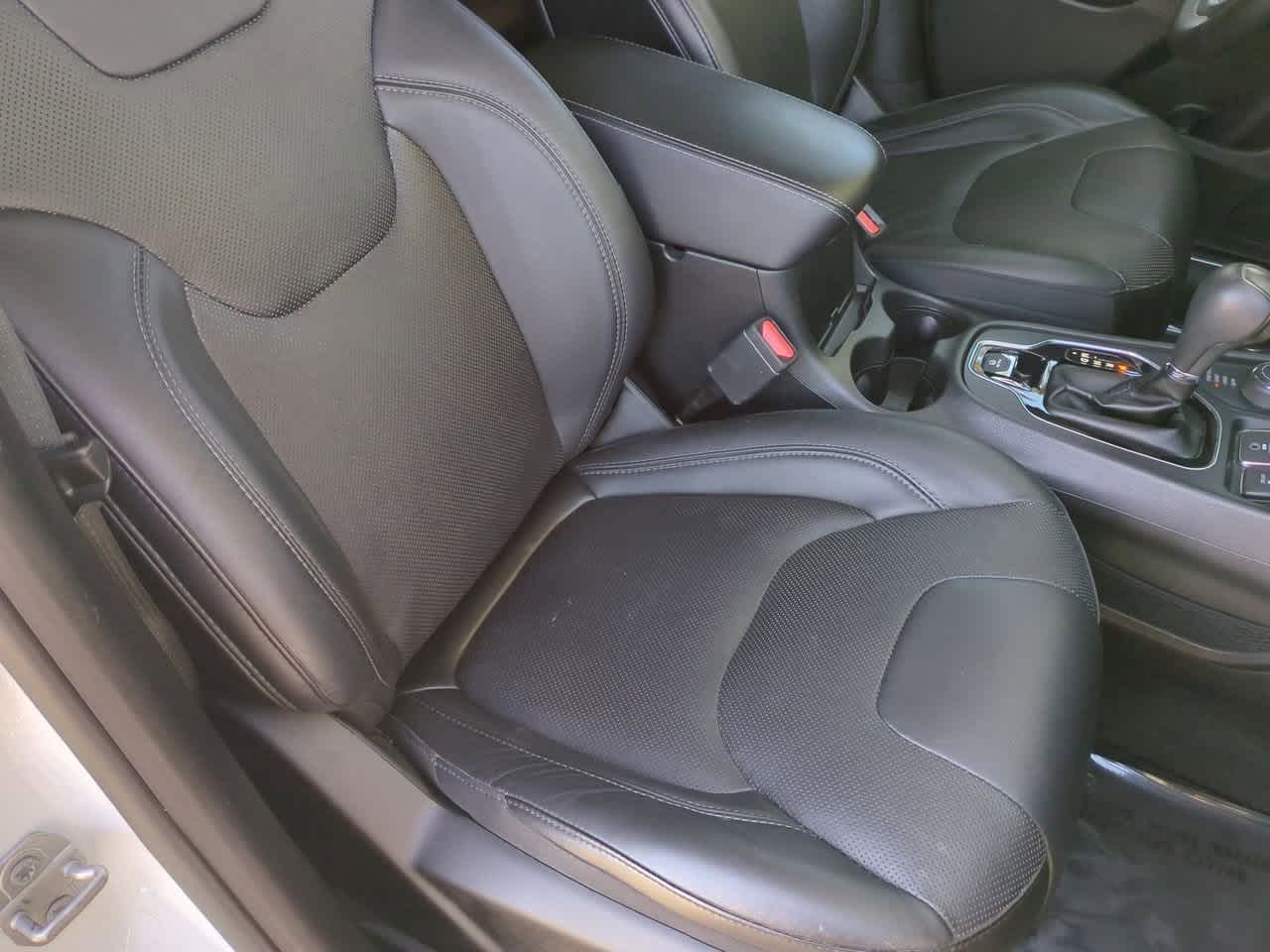 Thumbnail: 2019 Jeep Cherokee - 23